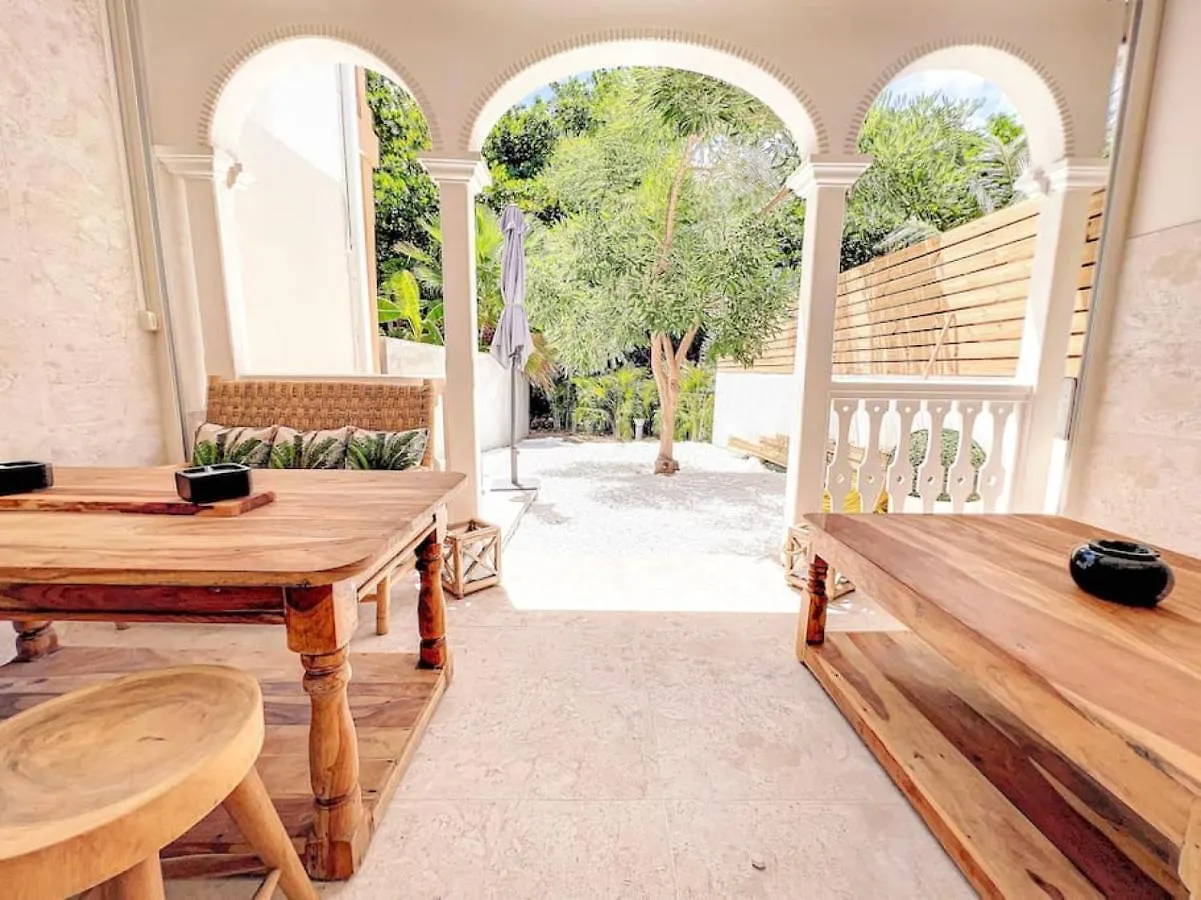 Villa Oh La La, 250M From The Beach, 2 Bedrooms Orient Bay Holiday home